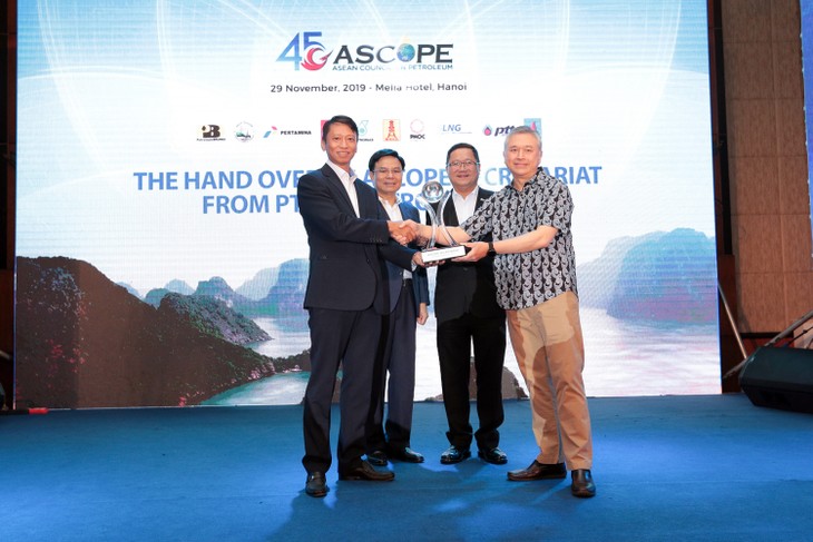 Presiden Perusahaan Umum Eksplorasi dan Eksploitasi Migas (PVEP), Tran Hong Nam menerima jabatan Sekjen ASCOPE - ảnh 1