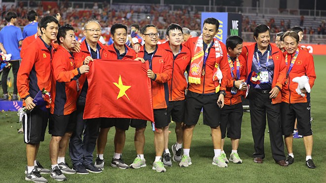 Viet Nam menerima panji penyelenggaraan Sea Games 31 - ảnh 1
