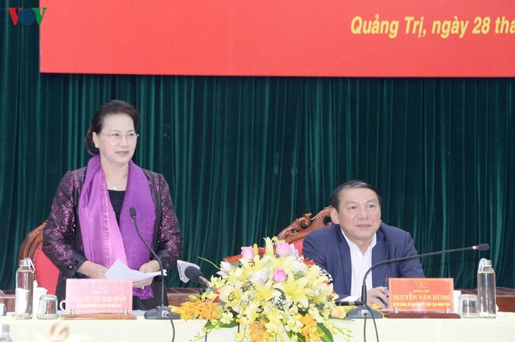 Ketua MN Nguyen Thi Kim Ngan melakukan temu kerja dengan pimpinan Provinsi Quang Tri - ảnh 1