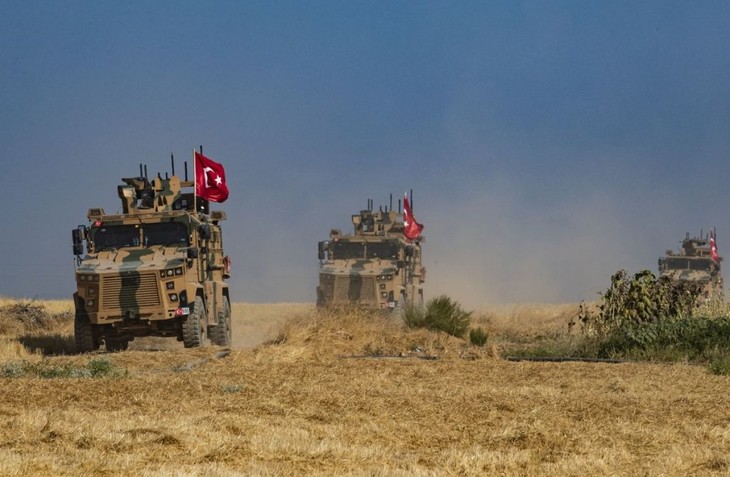 Perang urat syaraf baru antara Rusia dan Turki di Suriah - ảnh 1