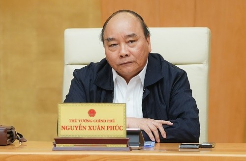 PM Nguyen Xuan Phuc: Tidak subyektif, melaksanakan dengan serius semua langkah pencegahan dan penanggulangan wabah Covid-19 - ảnh 1