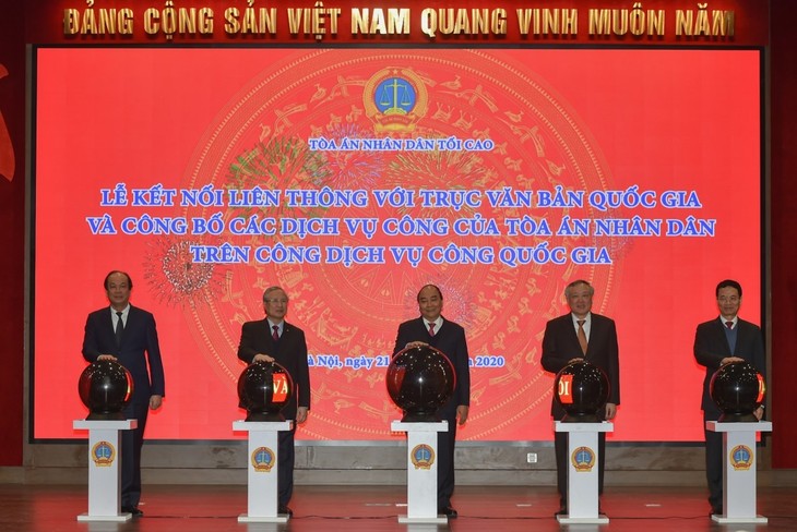 PM Nguyen Xuan Phuc Membimbing Mahkamah Agung Rakyat Menggelarkan Tugas 2021 - ảnh 1