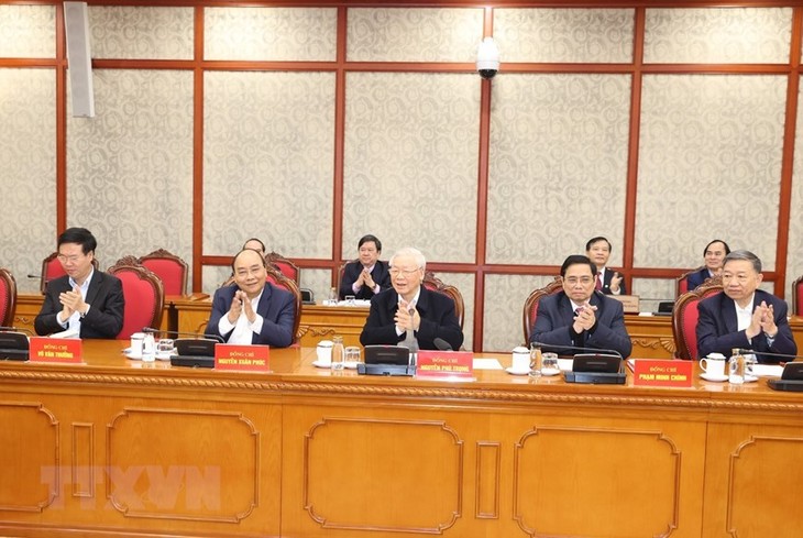 Sekjen, Presiden Nguyen Phu Trong Pimpin Sidang Pertama Polit Biro dan Sekretariat KS PKV Angkatan XIII - ảnh 1