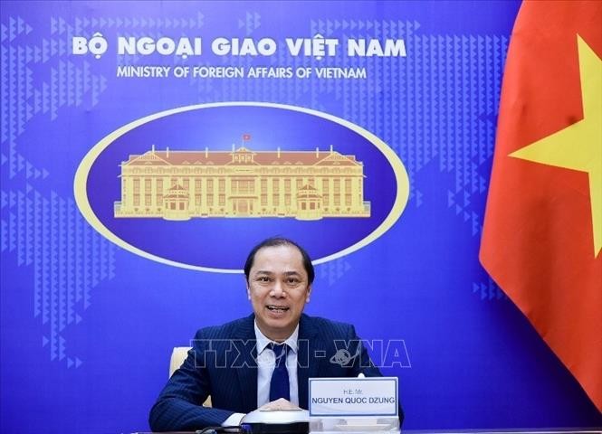 Deputi Menlu Nguyen Quoc Dung Lakukan Pembicaraan dengan Sekretaris Negara Kemenlu Jerman - ảnh 1