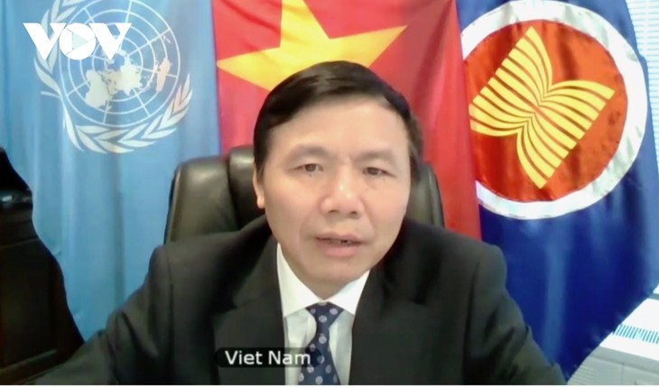 Viet Nam Imbau Komunitas Internasional Terus Membantu Myanmar Hentikan Kekerasan dan Stabilkan Situasi - ảnh 1