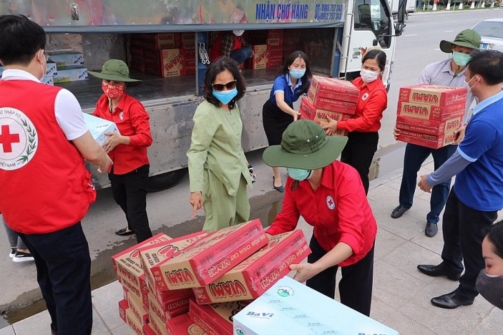 Lembaga Palang Merah Viet Nam Terima Bantuan bagi Pencegahan dan Penanggulangan Wabah - ảnh 1