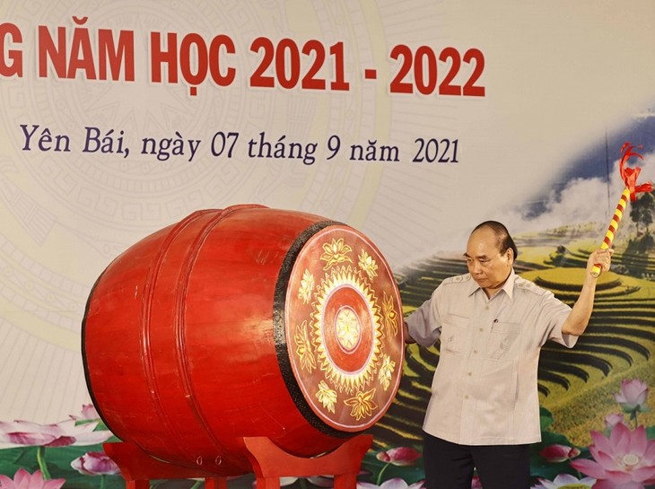 Presiden Nguyen Xuan Phuc Hadiri Pembukaan Tahun Ajar Baru dan Lakukan Temu Kerja dengan Pimpinan Provinsi Yen Bai - ảnh 1
