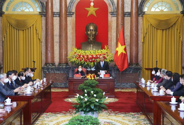Presiden Nguyen Xuan Phuc: Kaum Lansia Adalah Aset yang Bernilai dari Bangsa, Pilar Keluarga dan Masyarakat - ảnh 1