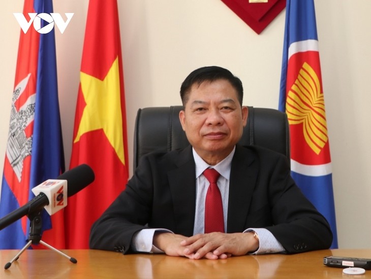 Kunjungan Terus Menegaskan Persahabatan dan Solidaritas Viet Nam-Kamboja - ảnh 2