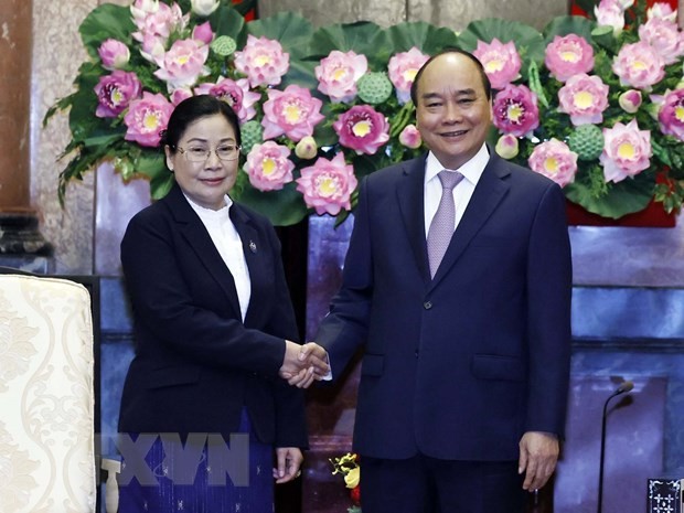 Presiden Nguyen Xuan Phuc Terima Ketua Mahkamah Agung Rakyat Laos - ảnh 1