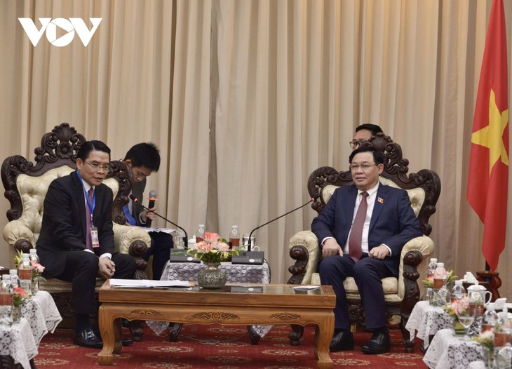 Ketua MN Vuong Dinh Hue Terima Sekretaris Partai , Gubernur Provinsi Champasak - ảnh 1