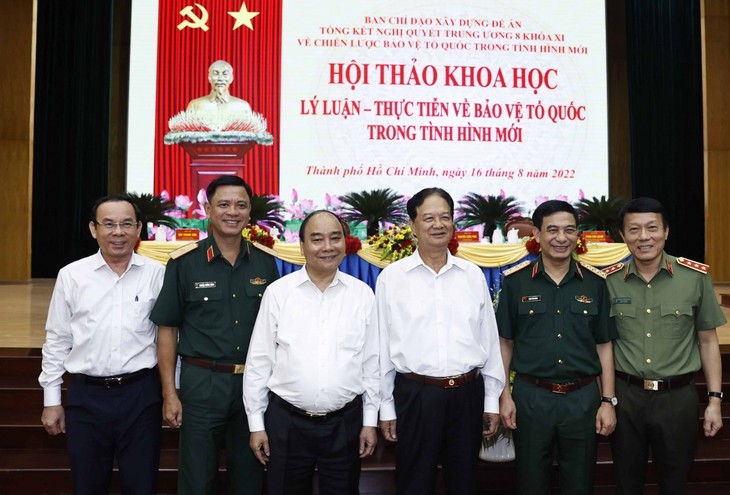 Presiden Nguyen Xuan Phuc: Tingkatkan Kemampuan, Kekuatan Pertahanan, Keamanan, Pembelaan Tanah Air Dalam Syarat Sejarah Baru - ảnh 2
