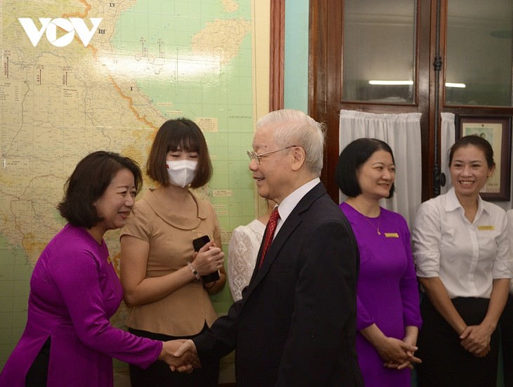 Sekjen Nguyen Phu Trong Bakar Hio Kenangkan Presiden Ho Chi Minh - ảnh 2