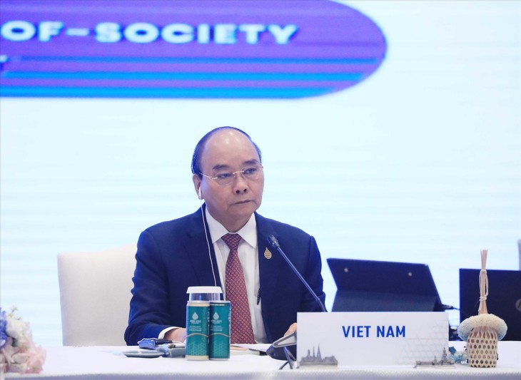 Presiden Nguyen Xuan Phuc Lakukan Kontak Bilateral di Sela-Sela Konferensi Pemimpin Ekonomi APEC 2022 - ảnh 1