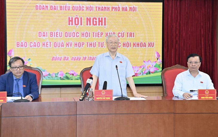Sekjen Nguyen Phu Trong Lakukan Kontak dengan Pemilih Distrik-Distrik Dong Da, Ba Dinh, dan Hai Ba Trung Pasca-Persidangan ke-4 MN Angkatan XV - ảnh 1