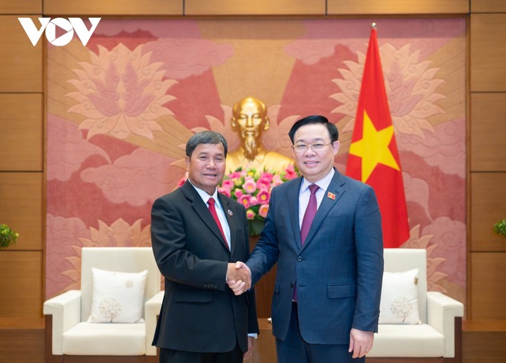 Ketua MN Vuong Dinh Hue Terima Wakil Ketua Parlemen Laos, Khambay Damlath - ảnh 1