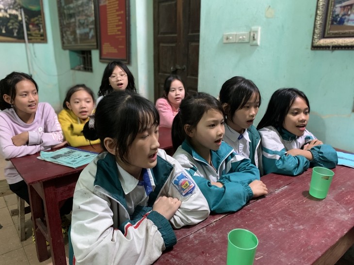 Kursus Menyanyi Lagu Rakyat Quan Ho “Tiga Tidak” di Provinsi Bac Ninh - ảnh 2