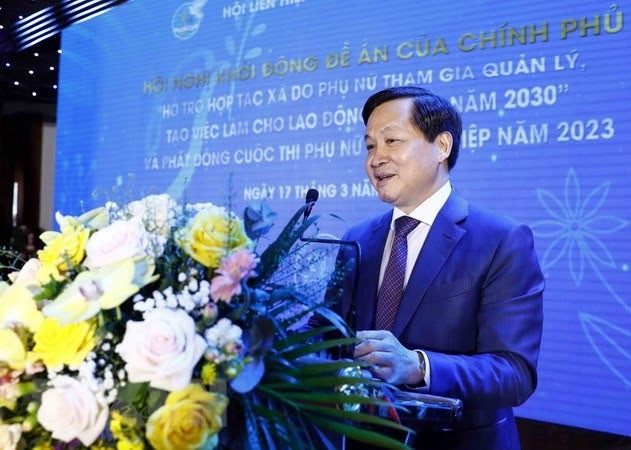 Deputi PM Minh Khai Menghadiri Acara Mengawali Proyek Mendukung Koperasi yang Dikelolah Perempuan - ảnh 1