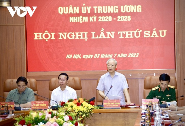 Sekjen Nguyen Phu Trong Memimpin Konferensi Komisi Militer Pusat - ảnh 1