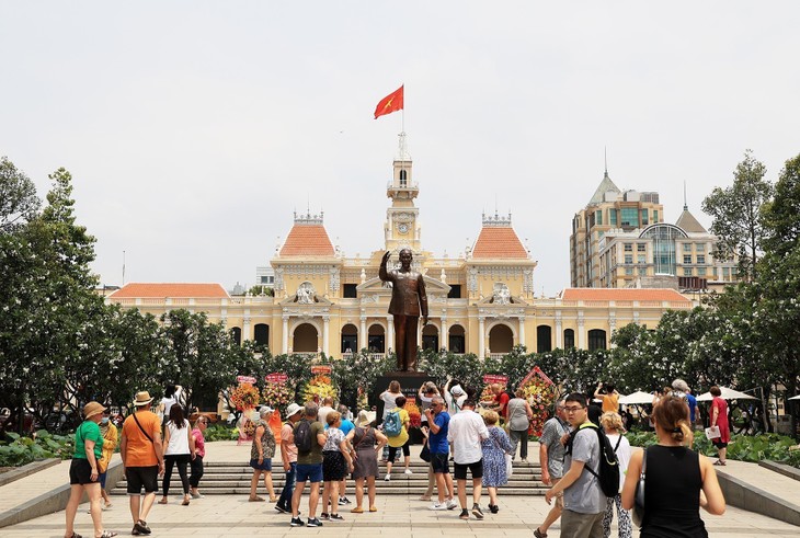 Pariwisata Siap Menyambut Peluang “Emas” Menyerap Wisman yang Mengunjungi Vietnam - ảnh 1