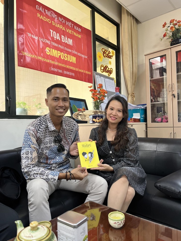 Menemui Seorang Guru Indonesia- Satu Jiwa yang Mencintai Kota Hanoi  - ảnh 3