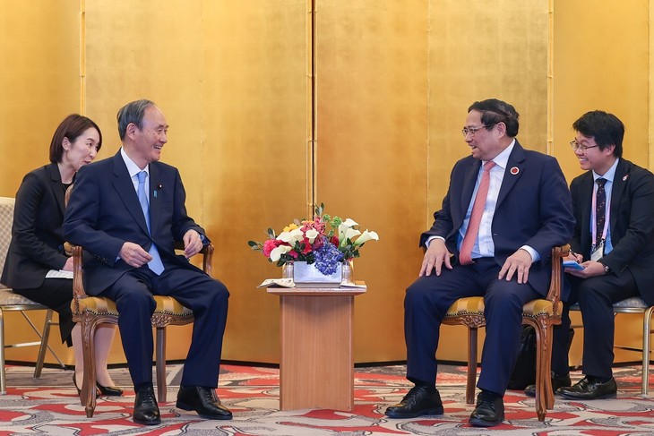 PM Pham Minh Chinh Terima Mantan PM Jepang, Suga Yoshihide dan PM Singapura, Lee Hsien Loong - ảnh 1