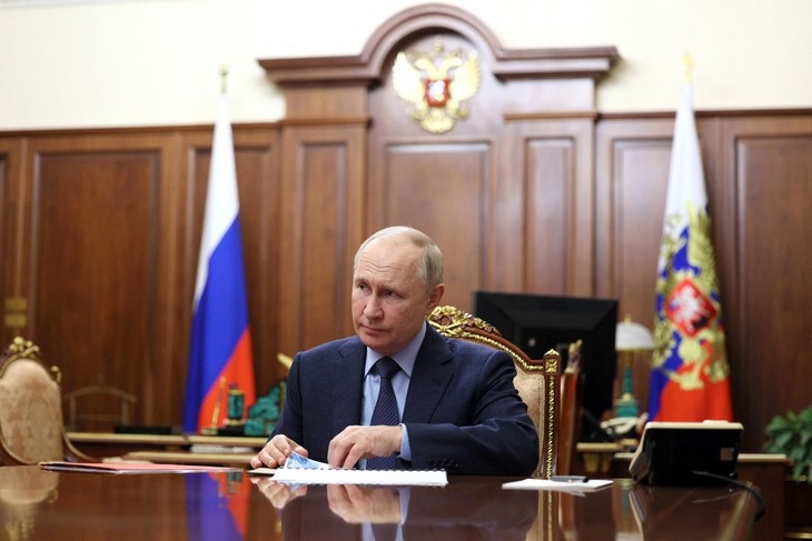 Presiden Vladimir Putin Menyerukan Masyarakat Rusia Bersatu untuk Memastikan Masa Depan Tanah Air - ảnh 1