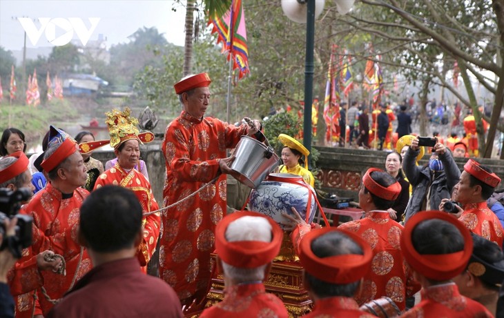Mengembangkan Sumber Daya Budaya dari Festival-Festival Tradisional - ảnh 2