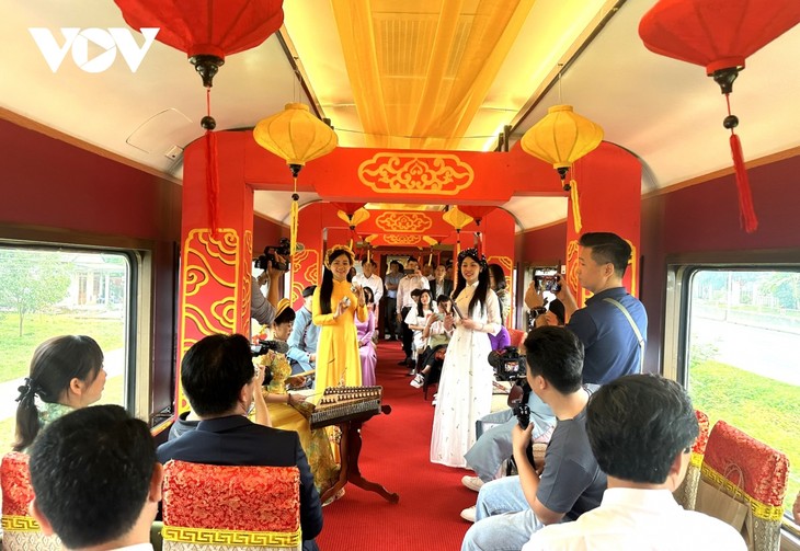 Wisata Menawarkan Pengalaman di Jalan Kereta Api yang Terindah di Vietnam dengan Kereta Api - ảnh 3