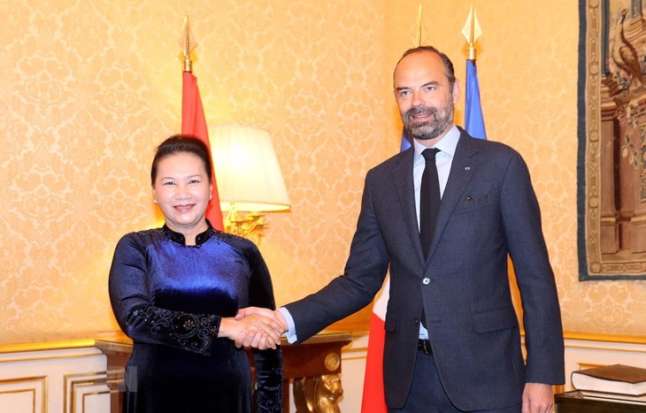 ประธานสภาแห่งชาติเหงวียนถิกิมเงินพบปะกับนายกรัฐมนตรีฝรั่งเศสEdouard Philipp - ảnh 1