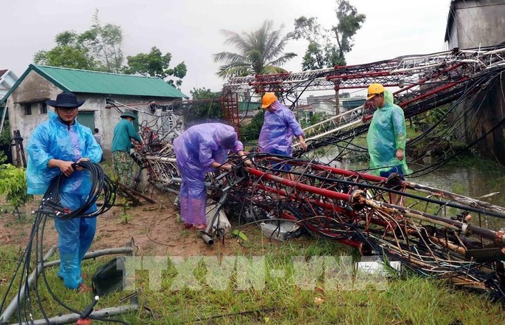 ພາ​ຍຸ Molave ກ​ໍ່​ຜົນ​ເສຍ​ຫາຍ​ທາງ​ດ້ານຊີ​ວິດ​ອິນ​ຊີ ແລະ ຊັບ​ສິນ, ບັນ​ດາ​​ທ້ອ​ງ​ຖິ່ນ​ສືບ​ຕໍ່​ປະ​ຕິ​ບັດ​ວຽກ​ງານ ປ້ອງ​ກັນ, ຕ້ານ​ຝົນ​ຕົກ, ​ນ້ຳ​ຖ​້ວມ - ảnh 1