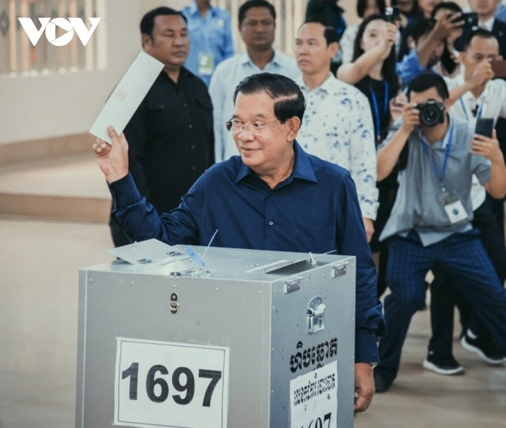 ການ​ເລືອກ​ຕັ້ງ​ສະ​ພາ​ແຫ່ງ​ຊາດ ກຳ​ປູ​ເຈຍ: ພັກ​ຂອງ​ທ່ານ Hun Sen ກຳ​ລັງ​ຍາດ​ໄດ້​ຈຳ​ນວນ​ບັດ​ສະ​ໜັບ​ສະ​ໜູນ​ສ່ວນ​ໃຫຍ່​ - ảnh 1