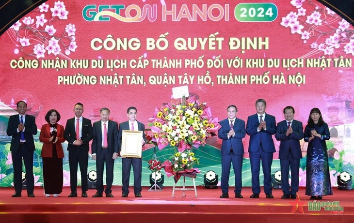 ລາຍ​ການ “ທ່ອງ​ທ່ຽວ​ຮ່າ​ໂນ້ຍ ສະ​ບາຍ​ດີ 2024 - Get on Hanoi 2024”ໄດ້​ຈັດ​ຂຶ້ນ​ຢ່າ​ງ​ຟົດ​ຟື້ນ - ảnh 1
