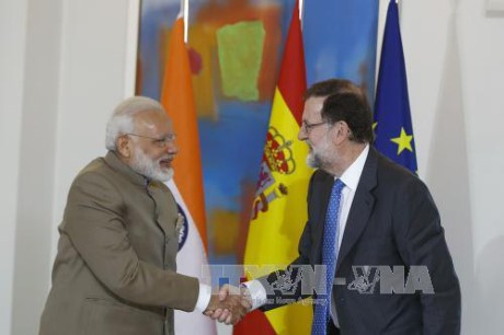 España y la India coinciden en resolver polémicas en Mar Oriental - ảnh 1