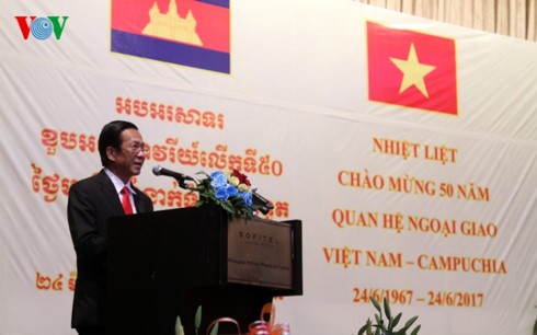Celebran en Pnom Penh el 50 aniversario de vínculos diplomáticos Vietnam-Camboya - ảnh 1
