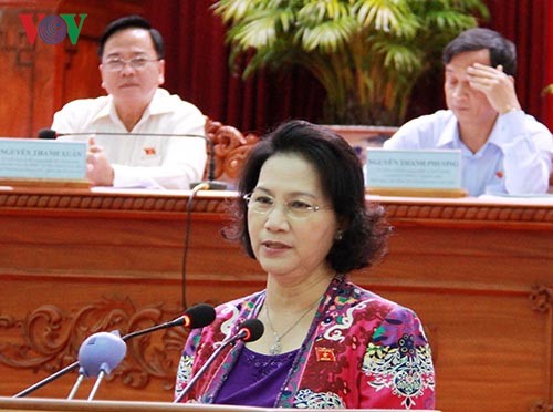 Dirigentes legislativos vietnamitas se reúnen con electores  - ảnh 1
