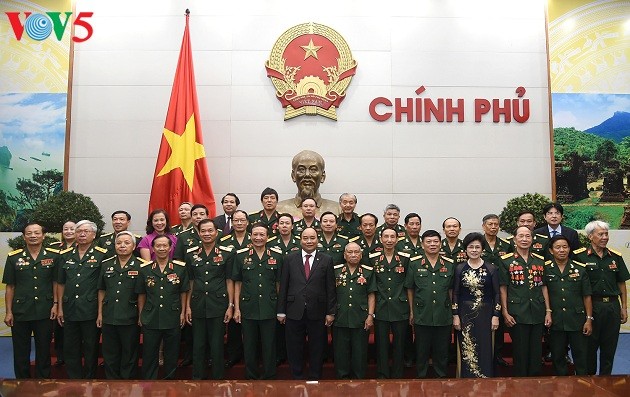 Vietnam exalta las contribuciones de los combatientes de Truong Son al desarrollo nacional - ảnh 1