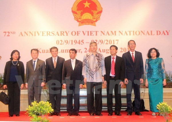 Diplomáticos vietnamitas conmemoran el Día Nacional en Malasia y Tanzania - ảnh 1