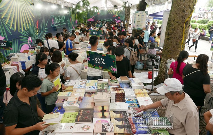 Vietnam celebra la Feria del libro con miras a la integración internacional - ảnh 1