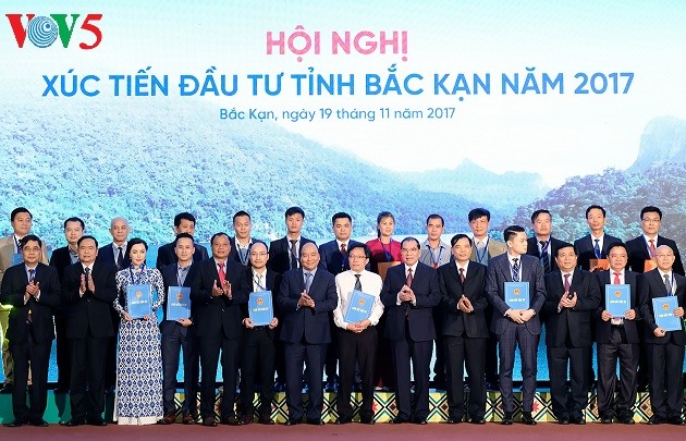 Gobierno vietnamita promete ofrecer más mecanismos favorables al desarrollo de Bac Kan - ảnh 1