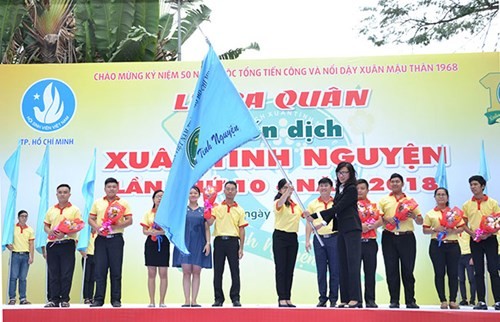 Voluntarios vietnamitas desplieguen campaña primaveral 2018 - ảnh 1