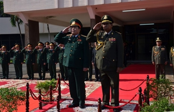   Vietnam y Camboya afianzan cooperación en defensa - ảnh 1
