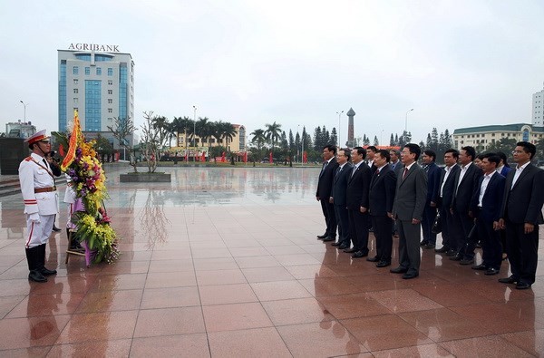 Gobierno vietnamita rinde homenaje póstumo a ex líder partidista  - ảnh 1