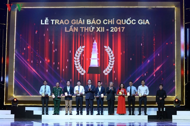 Celebran la XII edición del Premio Nacional de Prensa vietnamita - ảnh 1
