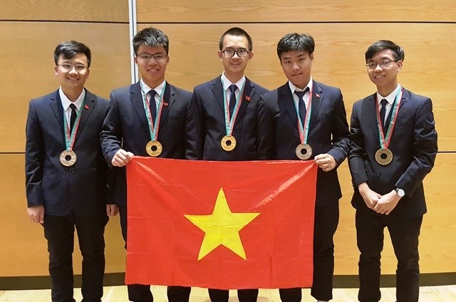 Selección vietnamita gana altos resultados en la Olimpiada Internacional de Física - ảnh 1
