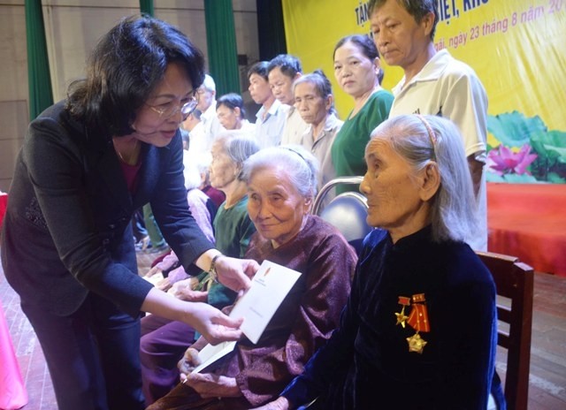 Continúan actividades humanitarias en favor de los necesitados vietnamitas - ảnh 1