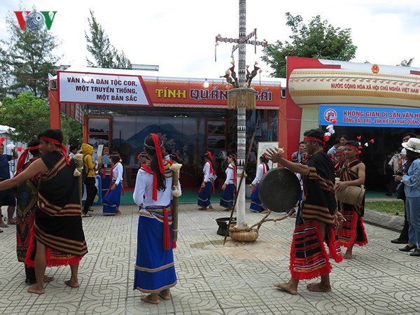 Culminan el tercer Festival de las Etnias de la Región Central de Vietnam - ảnh 1