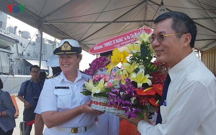 Delegación naval de la Armada Real Neozelandesa visita Vietnam - ảnh 1