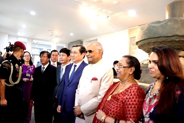 Presidente indio prosigue su visita en Vietnam - ảnh 1