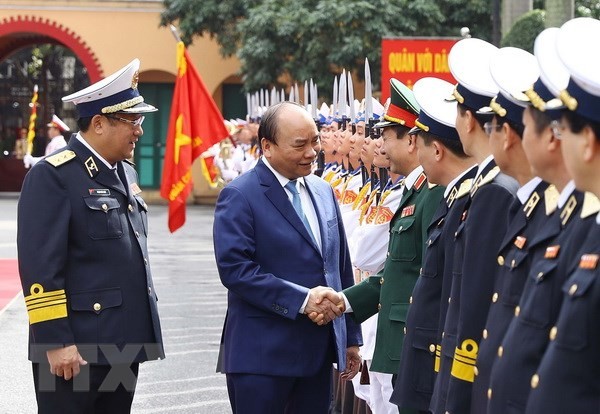 Premier vietnamita revisa trabajos de disposición combativa de la Armada - ảnh 1